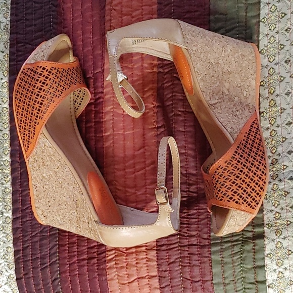 KENNETH COLE* Reaction Soleness strap wedge sandal size 8 tan/orange colour - Picture 4 of 12